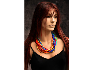 Zijden ketting met de kleuren van de regenboog in crêpe satin zijde met een bijzondere koperen sluiting