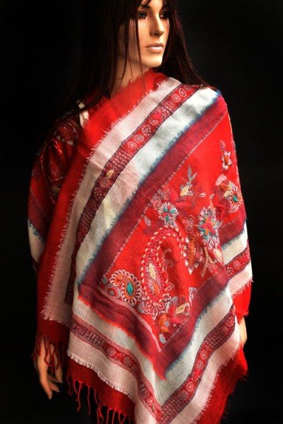 Wollen sjaal of stola, bohemian style, rood en wit