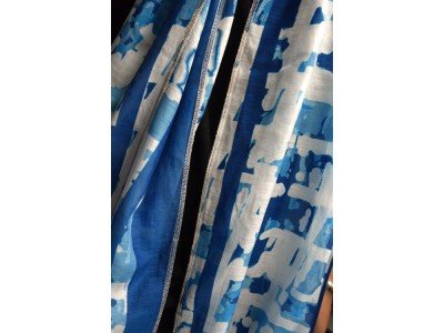 Sjaaltje van katoen met zijde, blauw wit
