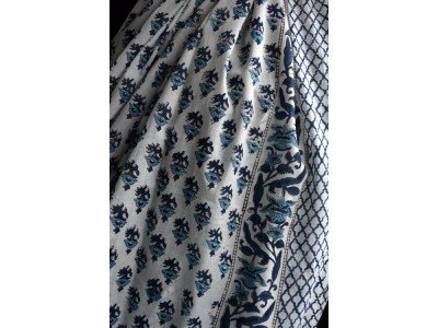 Katoenen sjaal of pareo met blockprint, donker- en lichtblauw en wit