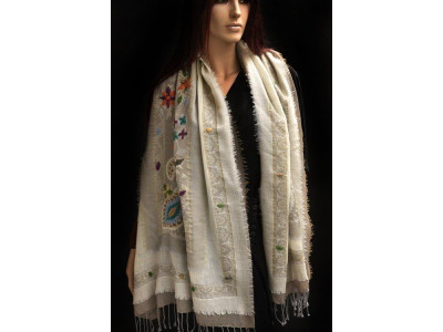 Wollen sjaal of stola in laagjes met franjes, bohemian, taupe en offwhite