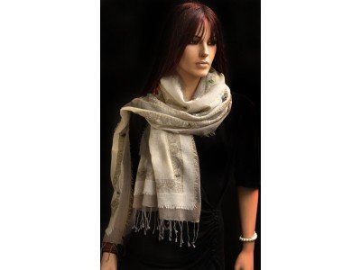 Wollen sjaal of stola in laagjes met franjes, bohemian, taupe en offwhite