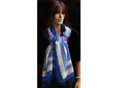 Wollen sjaal of stola, bohemian, blauw en offwhite, met franjes op alle laagjes rondom