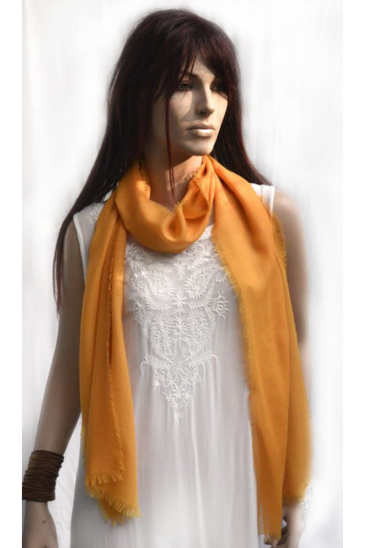 Smal, licht en soepel dun wollen sjaaltje, etamine de laine, donker warm geel 