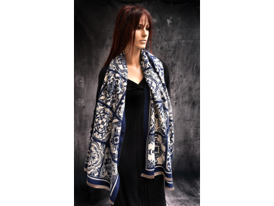 Warme sjaal met prachtig tegelmotief, blauw en offwhite