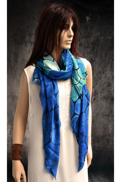 Soepele dunne sjaal met bollen, blauw, turquoise. offwhite