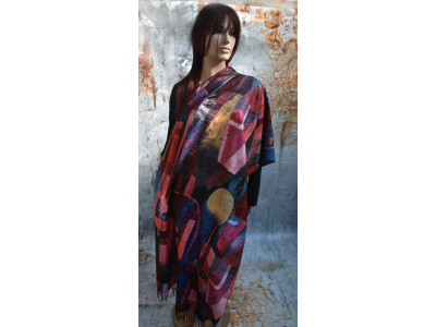 Warme sjaal met voornamelijk rood en bruintinten