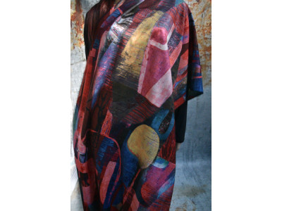 Warme sjaal met voornamelijk rood en bruintinten
