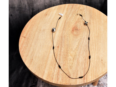 Handmade design brillenkoordje, zwart wit met etnische kralen