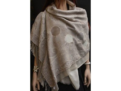 Wollen sjaal of stola, taupe en offwhite, paisley