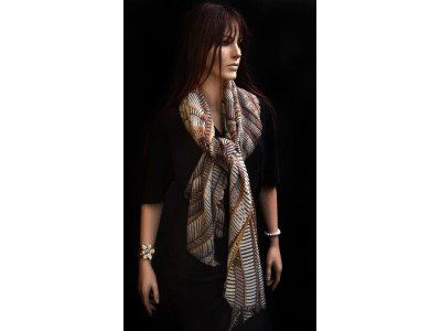 Wollen sjaal of stola, lijnenspel, bruin, cognac, beige, offwhite
