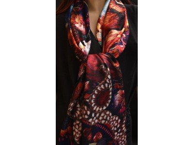 Silk pashmina, lotus, tijger, meisje