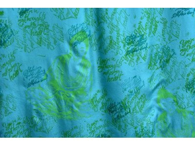 Lichtblauwe zijden sjaal, pongee, met zeefdruk
