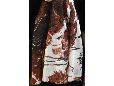Wollen sjaal of stola, bruin en offwhite, bloemen