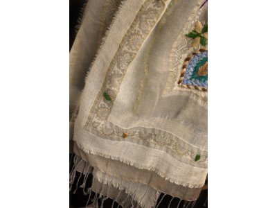 Wollen sjaal of stola in laagjes met franjes, bohemian, taupe en offwhite