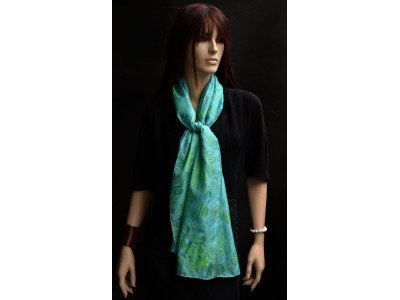 Lichtblauwe zijden sjaal, pongee, met zeefdruk