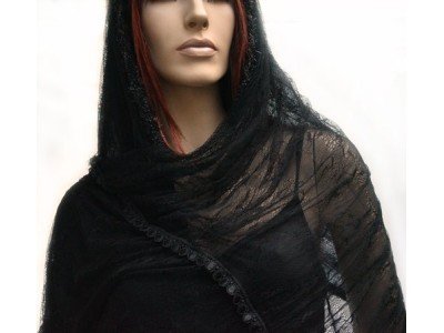 Zwarte sjaal, chiffon zijde en kant, met franjes en kantjes afgewerkt